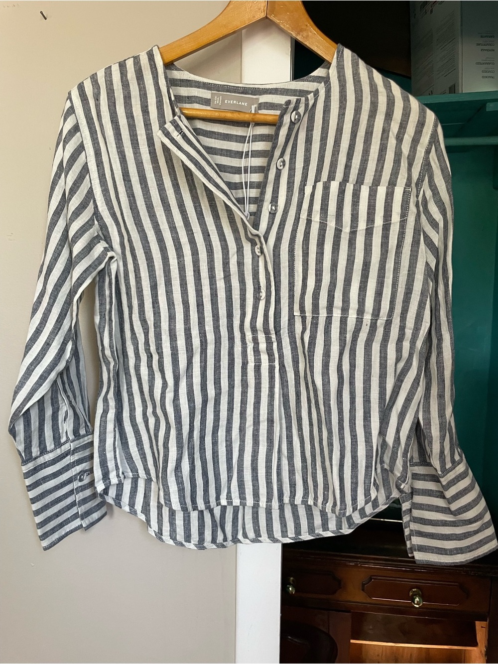 Everlane Striped Button-Front Linen Top in Navy and White